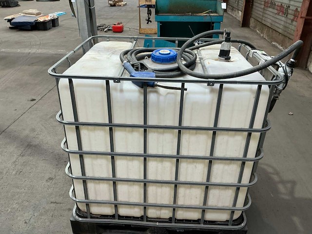 Ibc container met piusi pomp en vulpistool - afbeelding 4 van  8