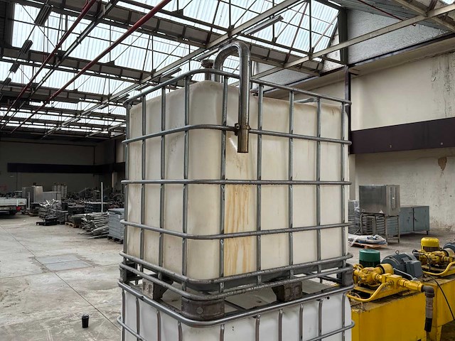 Ibc container - afbeelding 2 van  2