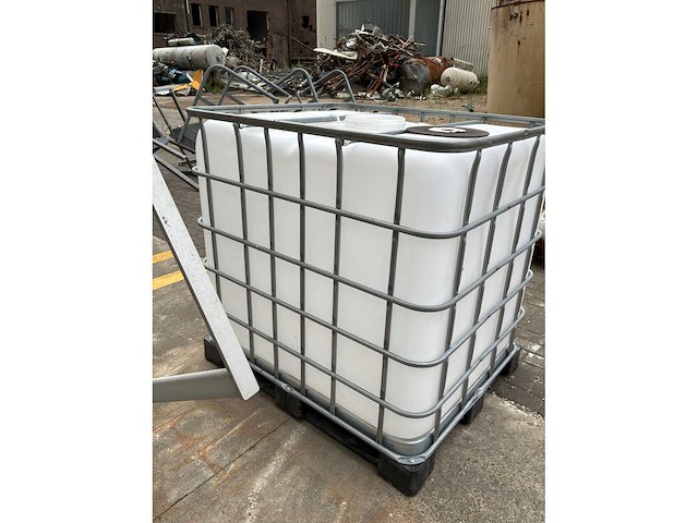 Ibc-container - afbeelding 2 van  3