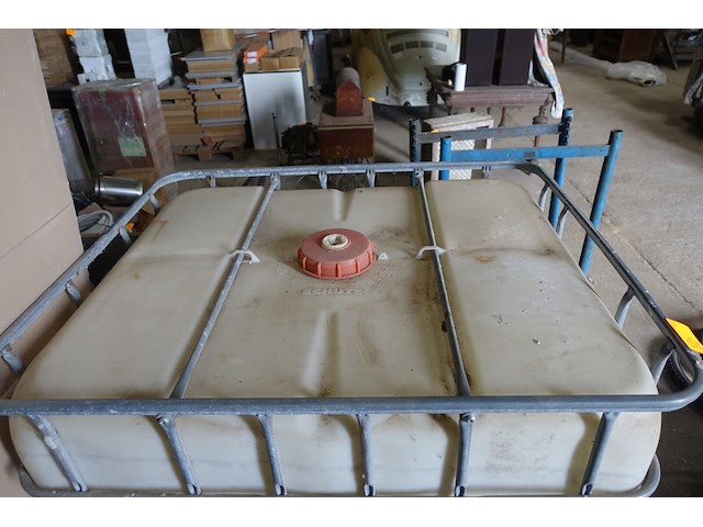 Ibc-container - afbeelding 3 van  4