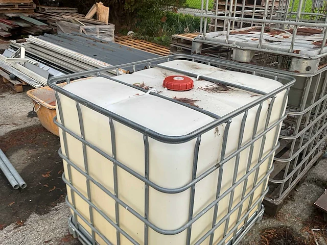 Ibc-vat compleet met 6 diverse lege kooien - afbeelding 3 van  5