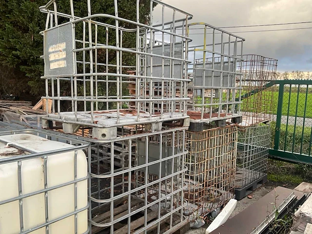 Ibc-vat compleet met 6 diverse lege kooien - afbeelding 5 van  5