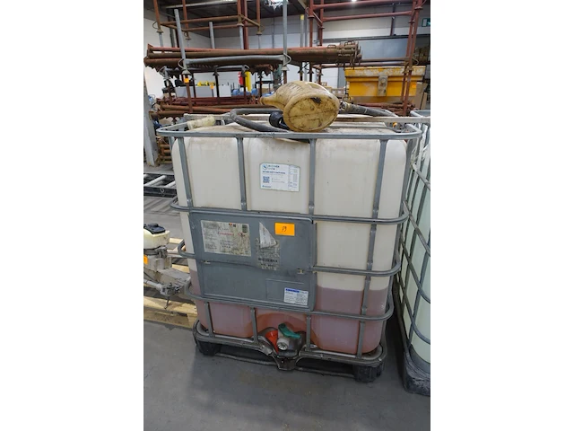 Ibc vat + inhoud - afbeelding 1 van  4