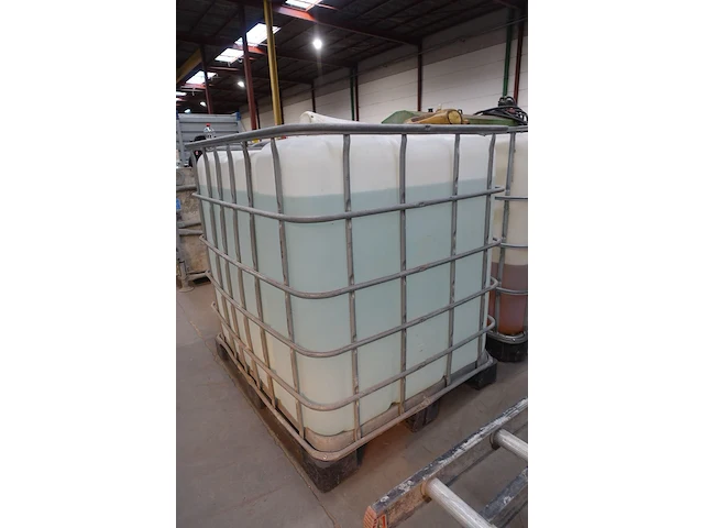 Ibc vat + inhoud - afbeelding 4 van  5