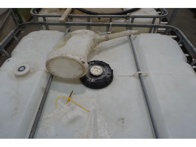 Ibc vat + inhoud - afbeelding 5 van  5
