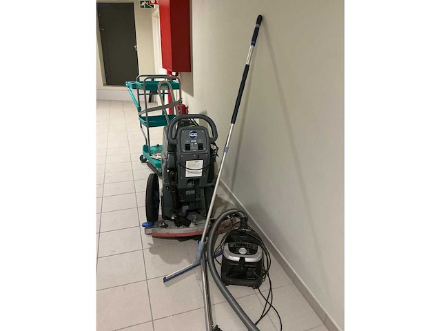 Ice i18b accu vloerschrobmachine - afbeelding 6 van  7