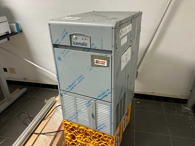 Icematic e25a ijsblokjesmachine - afbeelding 1 van  4