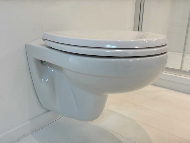 Ideal standard aster hangtoilet - afbeelding 1 van  5