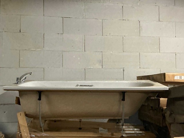 Ideal standard polyester badkuip - afbeelding 1 van  2