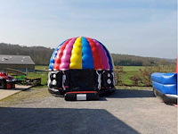 Idealballon springkasteel disco dolen