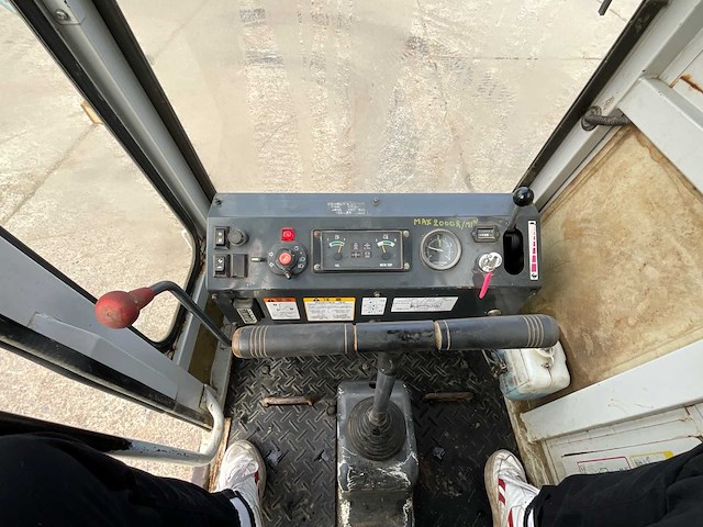 Ihi ic70 rupsdumper - afbeelding 18 van  23