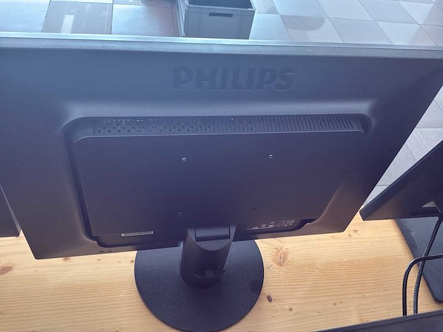 Iiyama en philips - 3x iiyama e2282hd / 5x iiyama e2283hs / 1x iiyama e2283h / 5x philips 220s4l / 2x philips 220s2 / 4x philips 220sw9 - set 4 van 20 monitoren - afbeelding 15 van  16