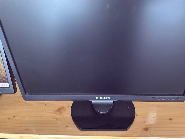 Iiyama en philips - 3x iiyama e2282hd / 5x iiyama e2283hs / 1x iiyama e2283h / 5x philips 220s4l / 2x philips 220s2 / 4x philips 220sw9 - set 4 van 20 monitoren - afbeelding 14 van  16