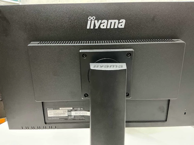 Ìiyama monitor met staander (3x) - afbeelding 2 van  6