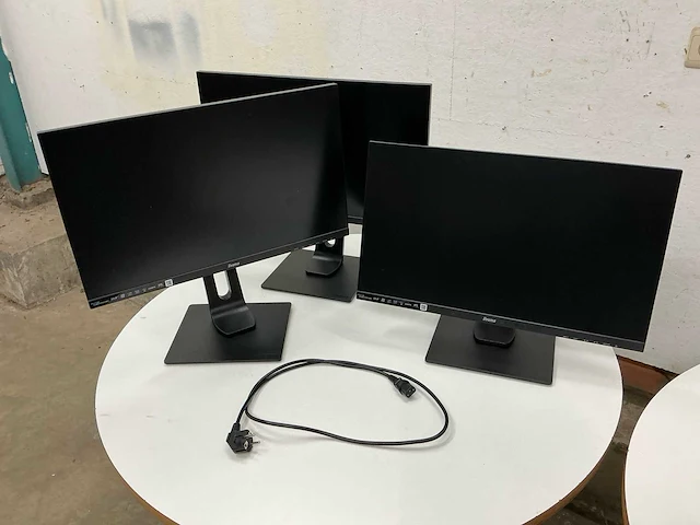 Ìiyama monitor met staander (3x) - afbeelding 1 van  6
