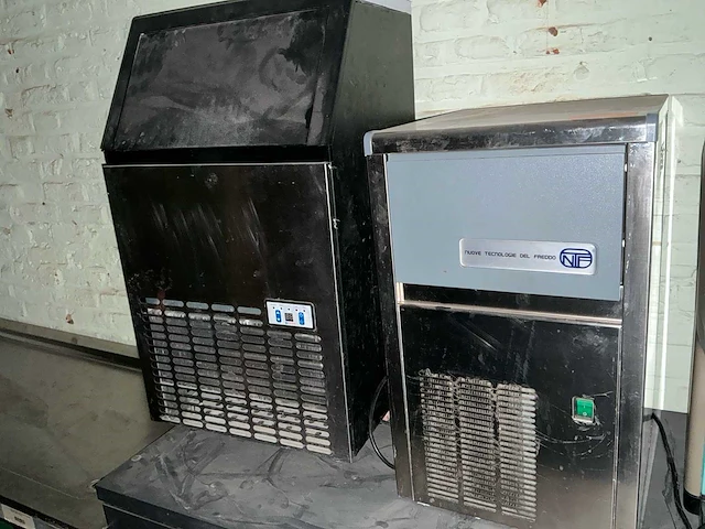 Ijsblokjesmachine (2x) - afbeelding 1 van  4