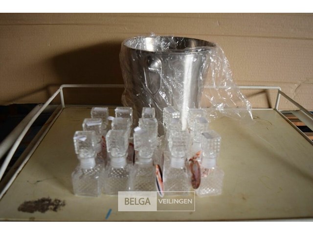 Ijsemmer + 15 borrelflesjes 55ml - afbeelding 1 van  2