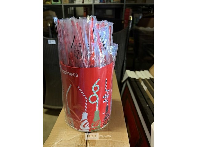 Ijsemmer coca-cola met rietjes - afbeelding 1 van  3