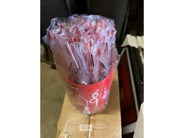 Ijsemmer coca-cola met rietjes - afbeelding 2 van  3