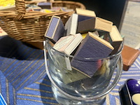 Ijsemmer + mand met diverse vintage gevulde luciferdoosjes - afbeelding 2 van  3