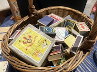 Ijsemmer + mand met diverse vintage gevulde luciferdoosjes - afbeelding 3 van  3