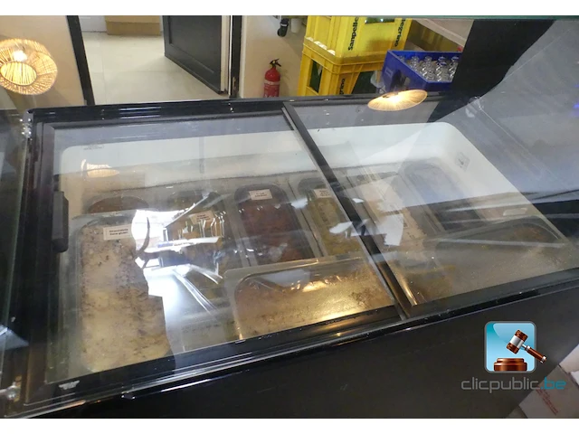 Ijskast met vitrine en inhoud - afbeelding 3 van  8