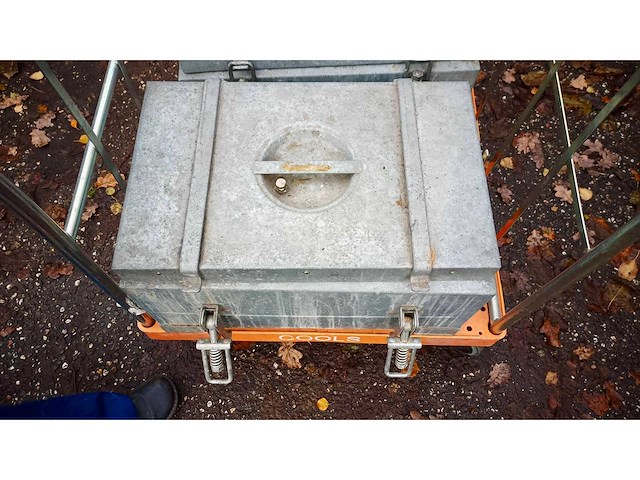 Ijzeren bak (2x) - afbeelding 1 van  6