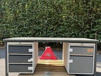 Ijzeren buro - afbeelding 1 van  1