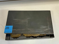 Ijzeren doos met rozetten - afbeelding 1 van  3