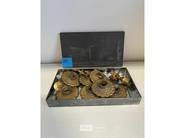 Ijzeren doos met rozetten - afbeelding 2 van  3