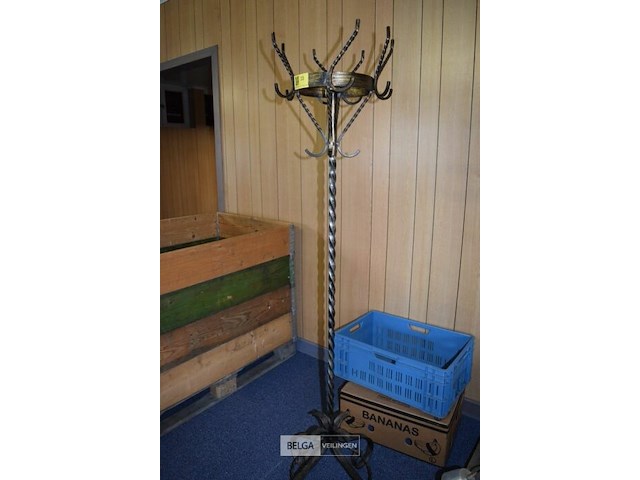 Ijzeren kapstok - afbeelding 1 van  2