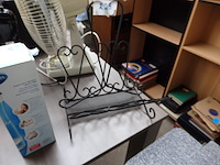 Ijzeren krantenrekje - afbeelding 1 van  1