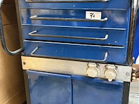 Ijzeren opbergkastje op wieltjes - afbeelding 1 van  3