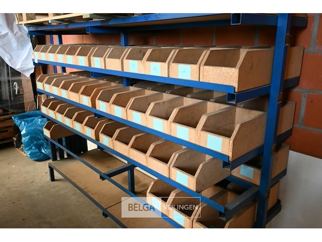 Ijzeren rek met sorteerbakjes l230 cm - afbeelding 2 van  2