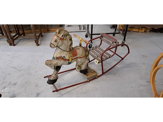 Ijzeren schommelpaard - afbeelding 1 van  2