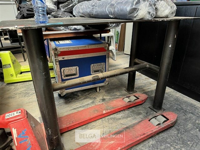 Ijzeren werkbank - afbeelding 1 van  2