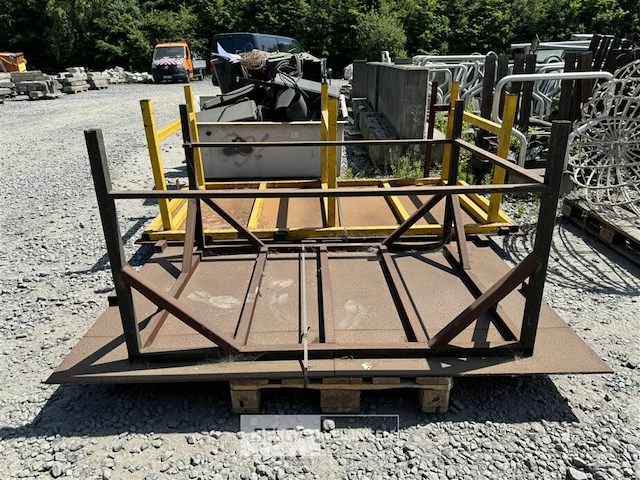 Ijzeren werktafel afm ± 210x180x87 - afbeelding 2 van  6