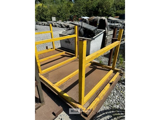 Ijzeren werktafel afm ± 230x180x87 - afbeelding 6 van  6
