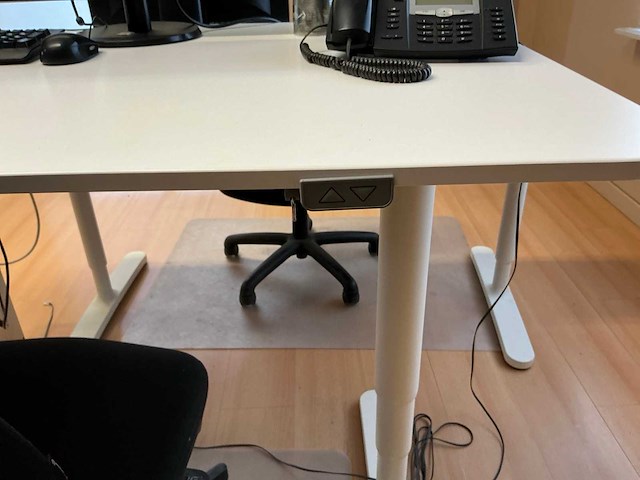 Ikea bekant diverse bureaus (4x) - afbeelding 4 van  9