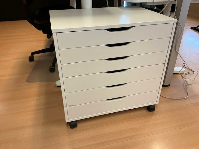 Ikea bekant diverse bureaus (4x) - afbeelding 8 van  9