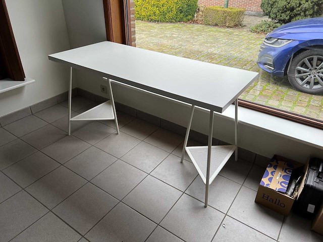 Ikea bureau - zo goed als nieuw - afbeelding 3 van  4