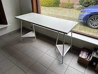 Ikea bureau - zo goed als nieuw - afbeelding 3 van  4