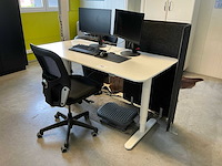 Ikea in hoogte verstelbare bureau - afbeelding 1 van  5