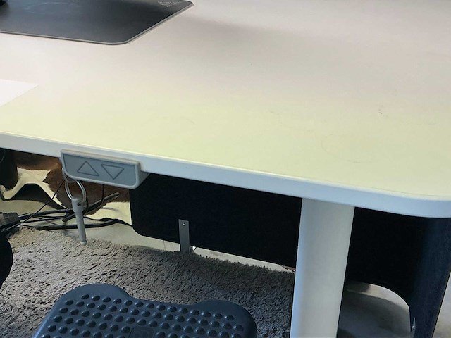 Ikea in hoogte verstelbare bureau - afbeelding 2 van  5