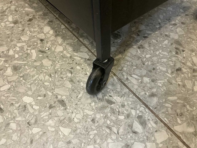 Ikea storage rack schoonheidssalon (3x) - afbeelding 3 van  3