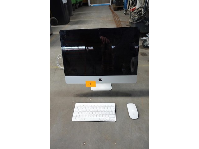 Imac met toetsenbord en muis - afbeelding 1 van  8