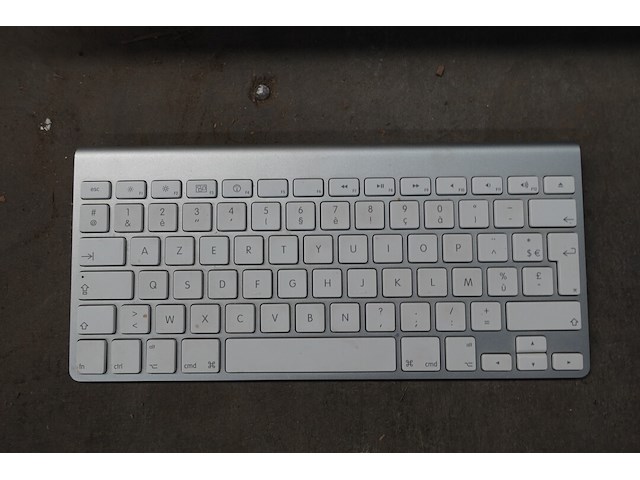 Imac met toetsenbord en muis - afbeelding 2 van  8