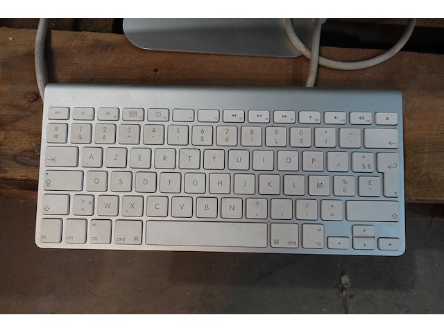 Imac met toetsenbord en muis - afbeelding 2 van  4