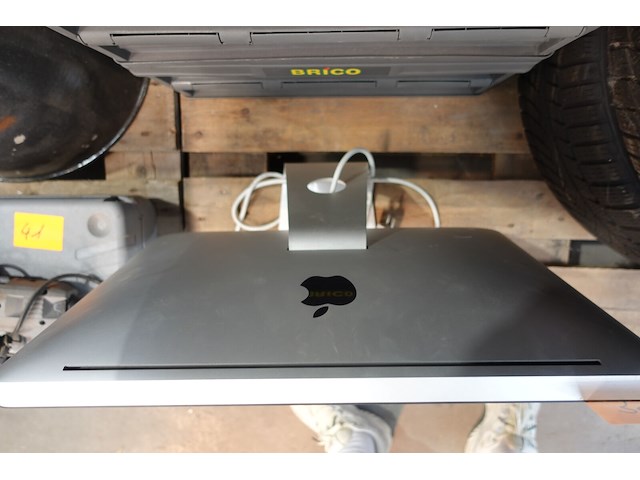 Imac met toetsenbord en muis - afbeelding 4 van  4