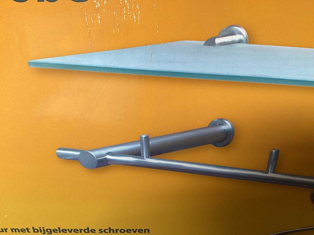 Impresso wandgarderobe rvs met glasplateau - afbeelding 3 van  5